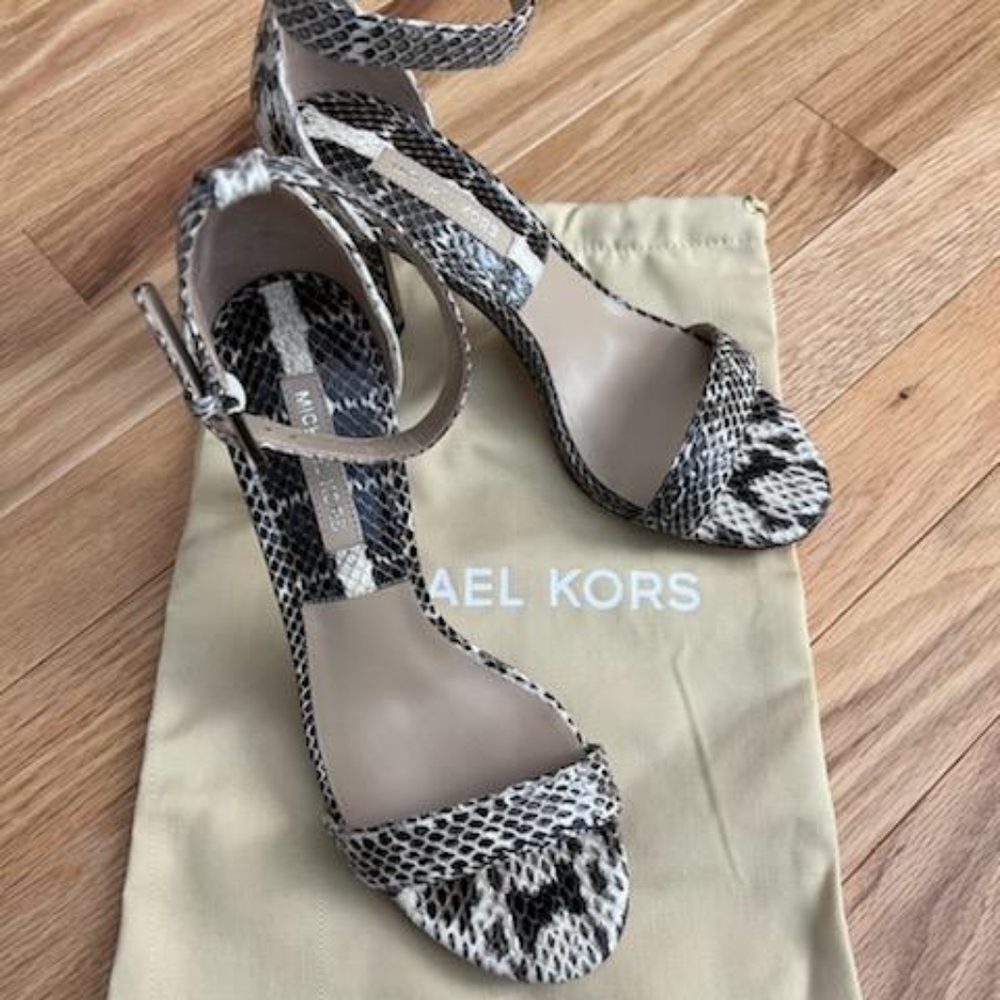 NIB!!🎉HP🥳Michael Kors Collection Natasia Strappy High Heels